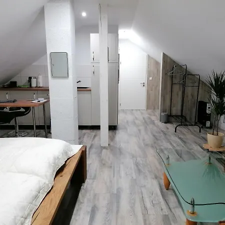Aluston Apartment *